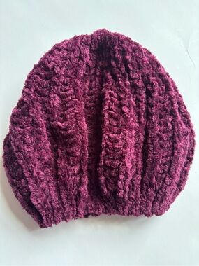 APT 9 soft plush Knit Beanie, burgundy/beer color, like new